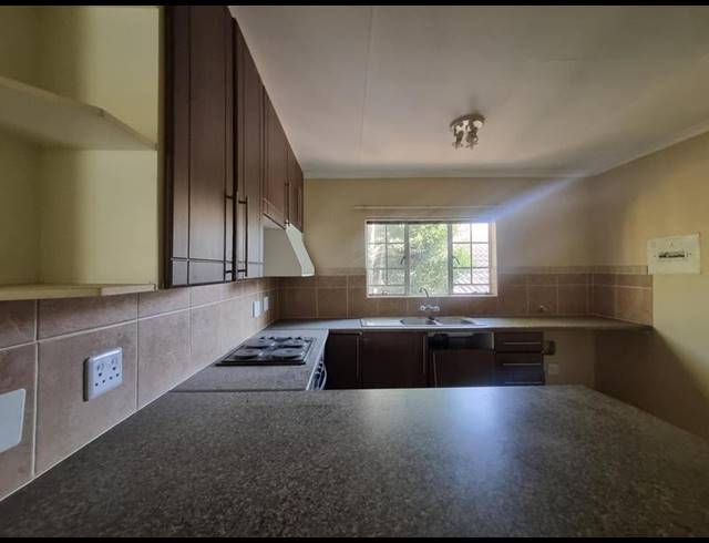 2 BEDROOM APARTMENT FOR SALE IN MOOIKLOOF RIDGE ESTATE